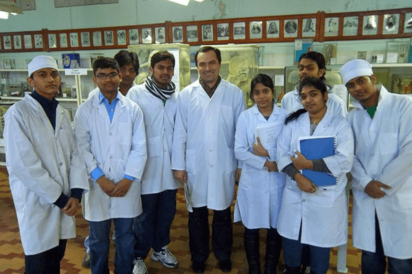 Mbbs-in-ukrain-university-doctor-with-student